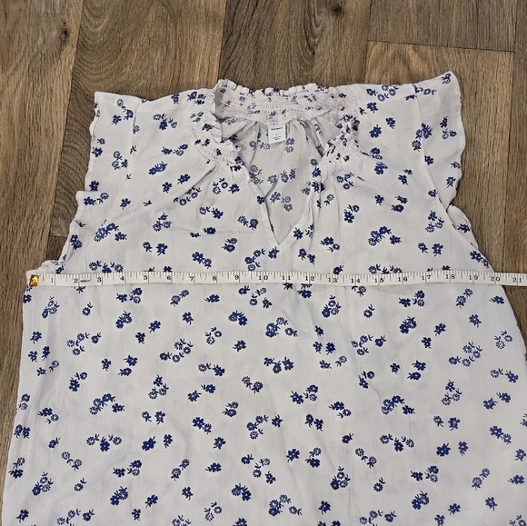 Old Navy blue flower ruffle top - Picture 2 of 5